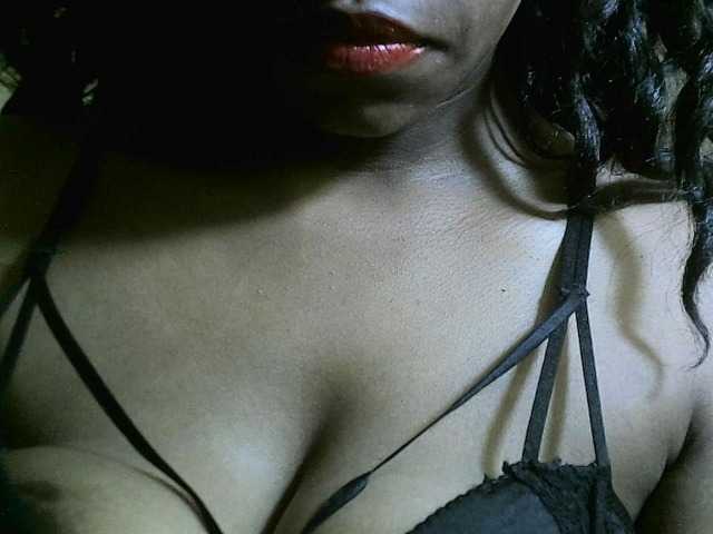 Avrilhunt live cam on BongaCams