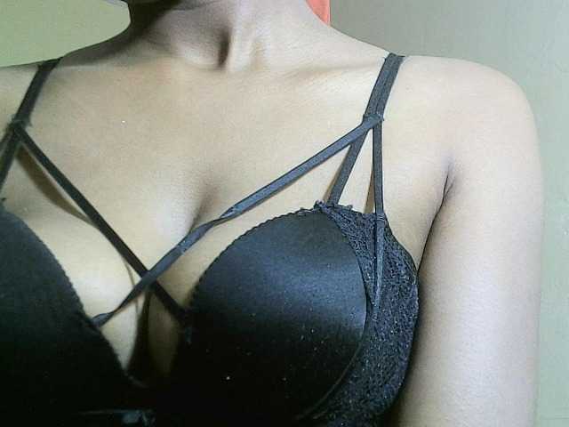 Avrilhunt live cam on BongaCams
