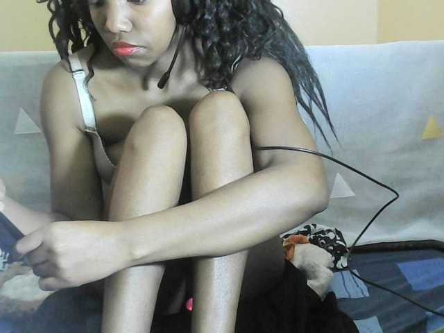 Avrilhunt live cam on BongaCams