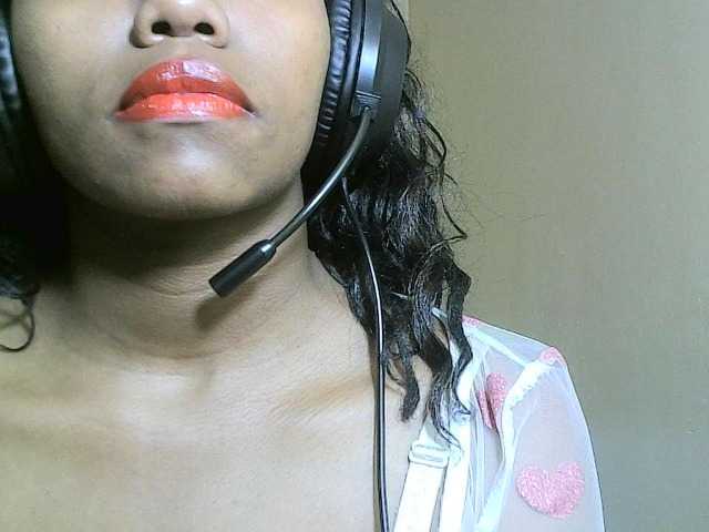 Avrilhunt live cam on BongaCams