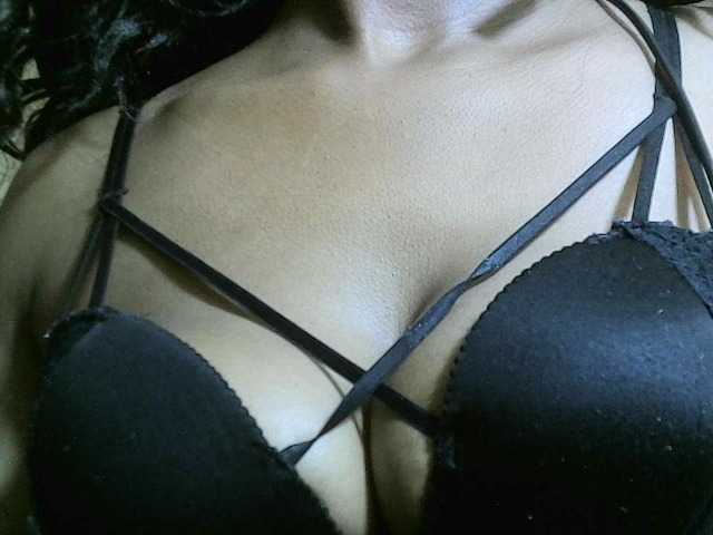 Avrilhunt live cam on BongaCams