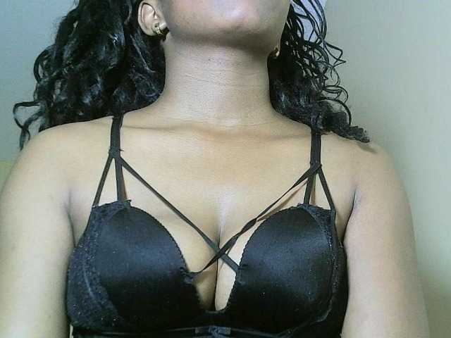 Avrilhunt live cam on BongaCams
