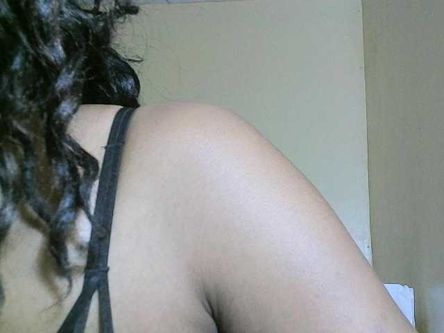 Avrilhunt live cam on BongaCams