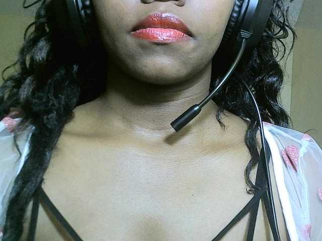 Avrilhunt live cam on BongaCams