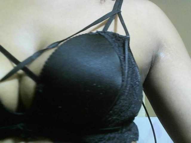 Avrilhunt live cam on BongaCams