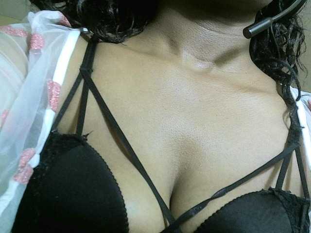 Avrilhunt live cam on BongaCams