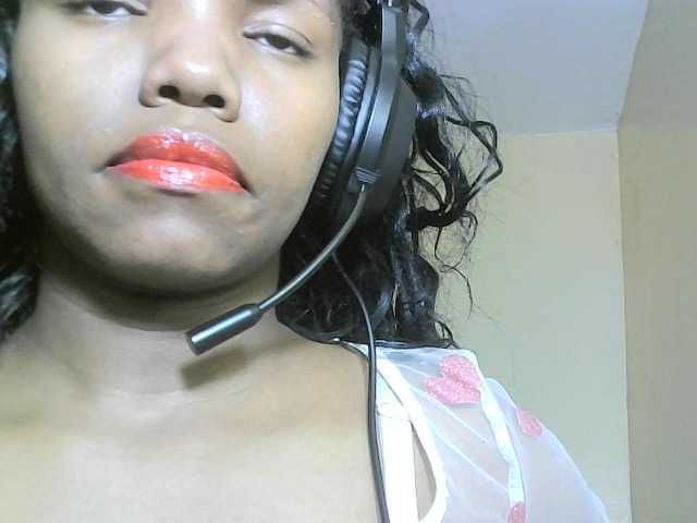 Avrilhunt live cam on BongaCams