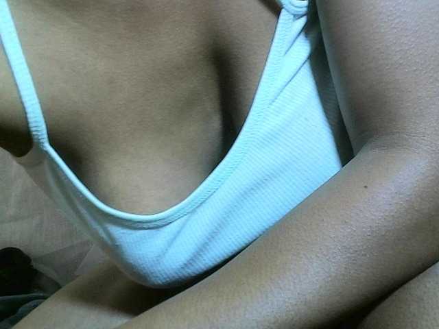 Avrilhunt live cam on BongaCams