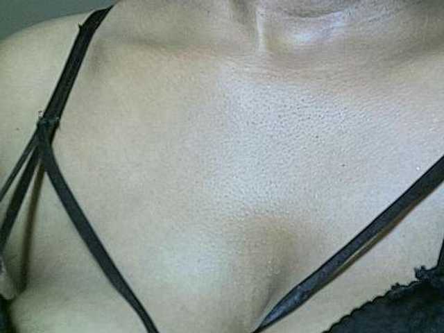 Avrilhunt live cam on BongaCams