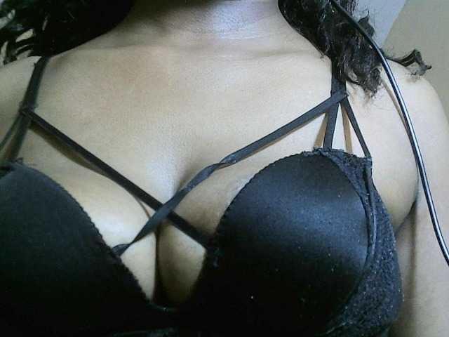 Avrilhunt live cam on BongaCams