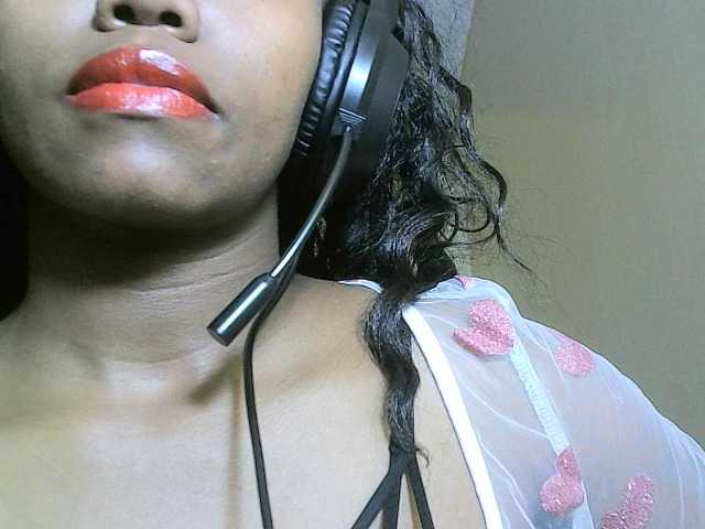 Avrilhunt live cam on BongaCams