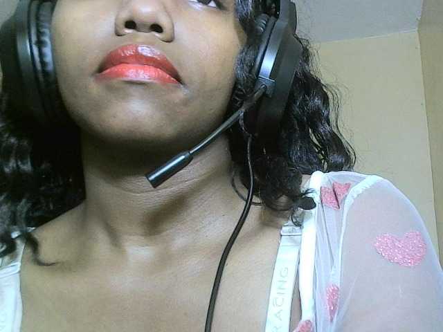 Avrilhunt live cam on BongaCams
