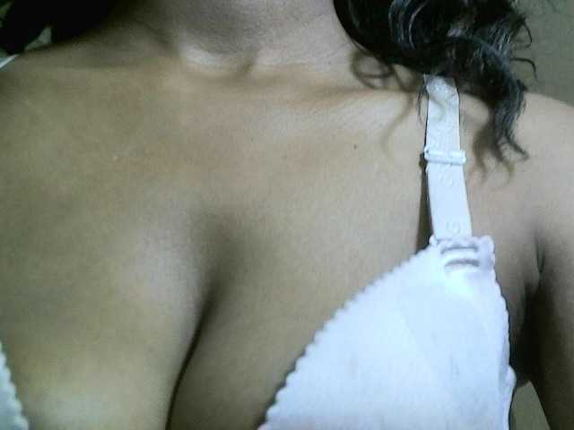 Avrilhunt live cam on BongaCams