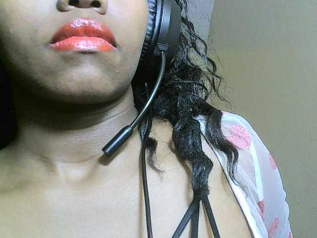 Avrilhunt live cam on BongaCams