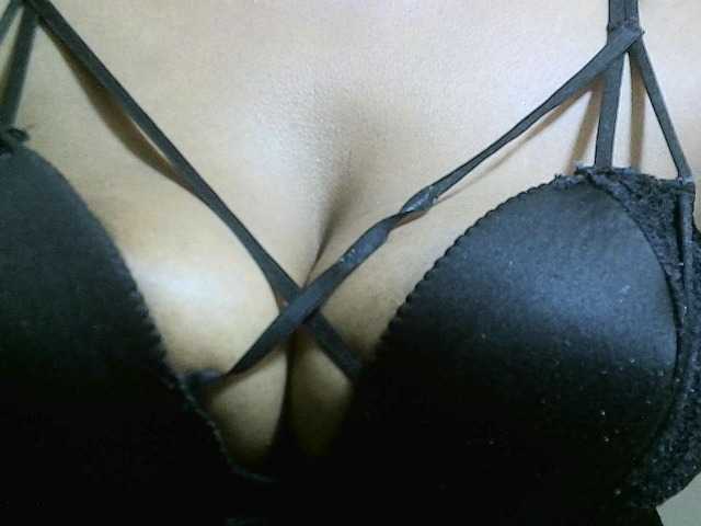 Avrilhunt live cam on BongaCams