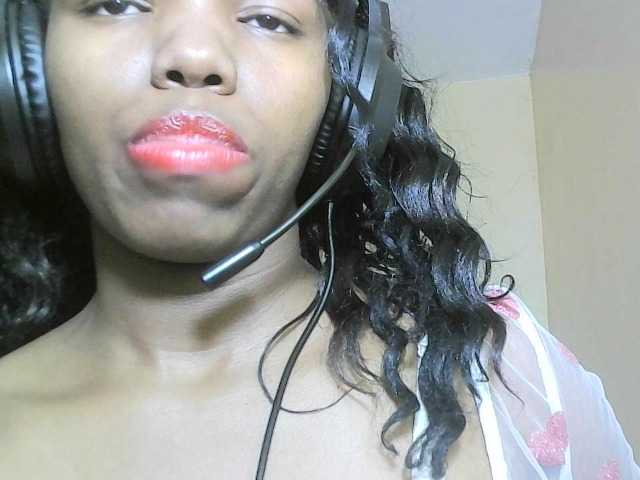 Avrilhunt live cam on BongaCams