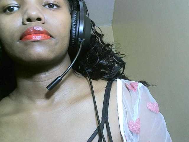 Avrilhunt live cam on BongaCams