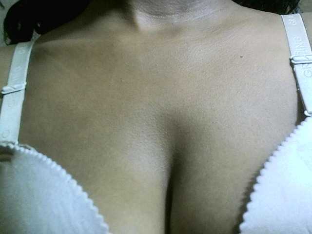 Avrilhunt live cam on BongaCams