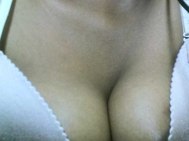 Avrilhunt live cam on BongaCams