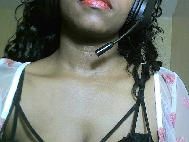 Avrilhunt live cam on BongaCams