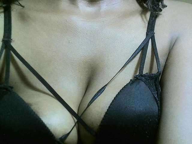 Avrilhunt live cam on BongaCams