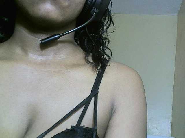 Avrilhunt live cam on BongaCams