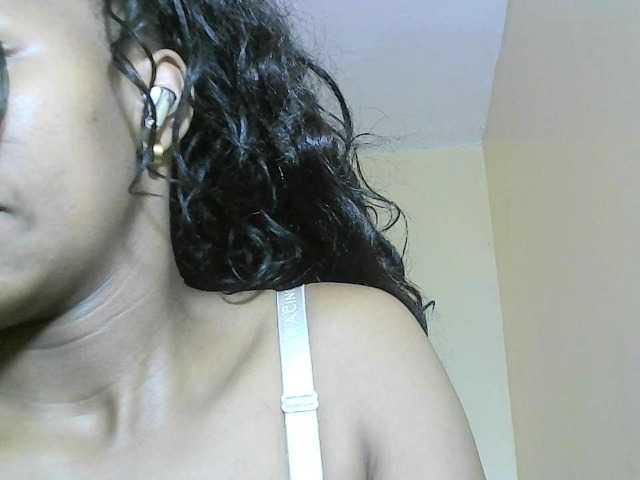 Avrilhunt live cam on BongaCams