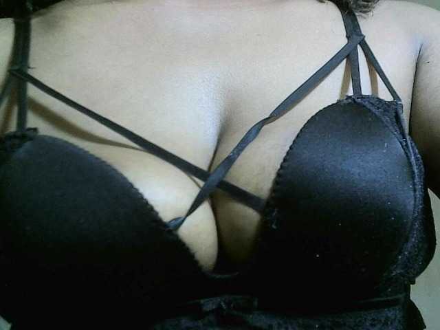 Avrilhunt live cam on BongaCams