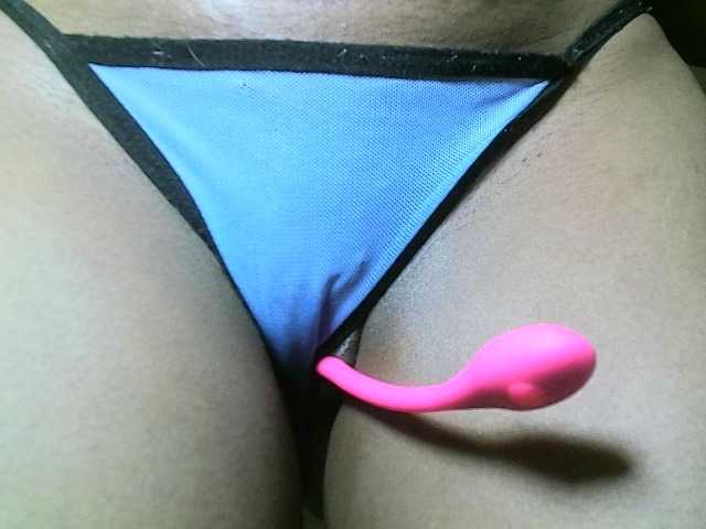 Avrilhunt live cam on BongaCams