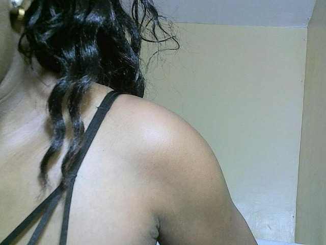 Avrilhunt, en directo ahora en BongaCams