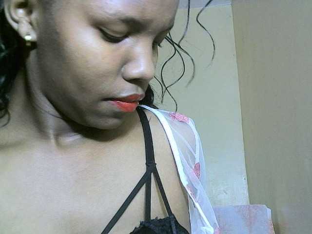Avrilhunt live cam on BongaCams