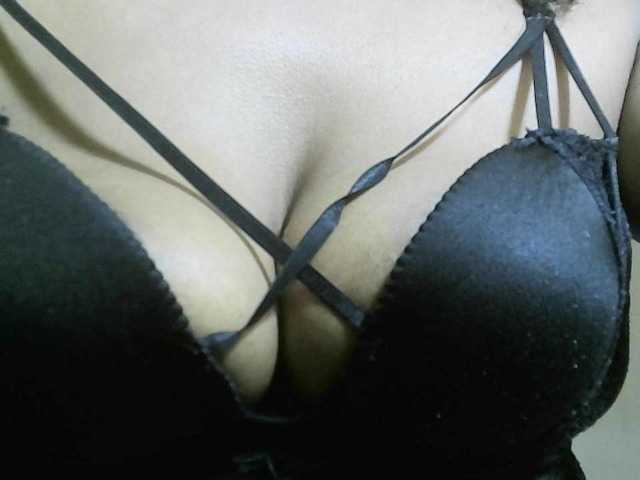 Avrilhunt live cam on BongaCams