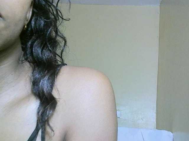 Avrilhunt, live now on BongaCams