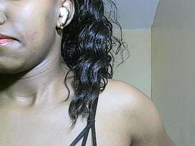 Avrilhunt live cam on BongaCams