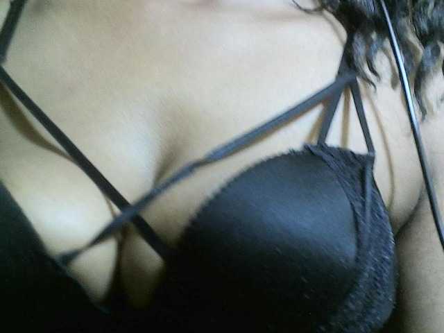 Avrilhunt live cam on BongaCams