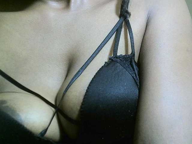 Avrilhunt live cam on BongaCams