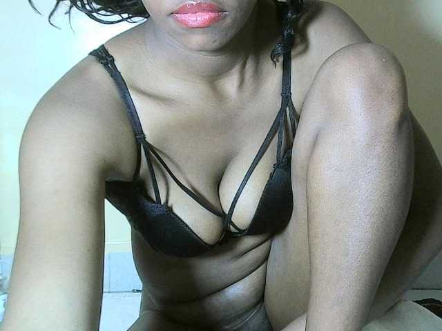 Avrilhunt live cam on BongaCams