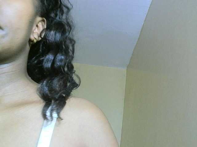 Avrilhunt live cam on BongaCams