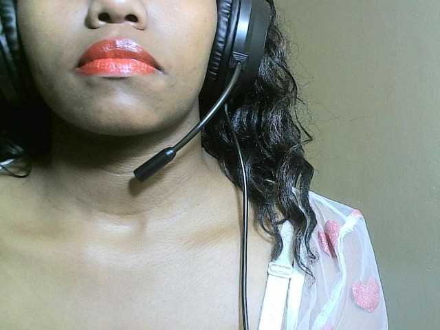 Avrilhunt live cam on BongaCams