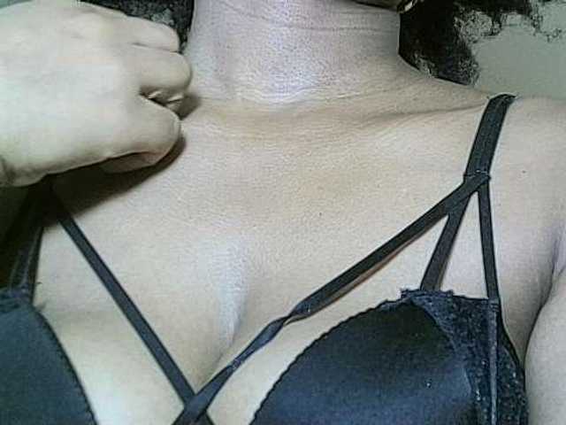 Avrilhunt live cam on BongaCams