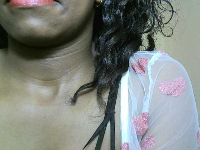 Avrilhunt live cam on BongaCams
