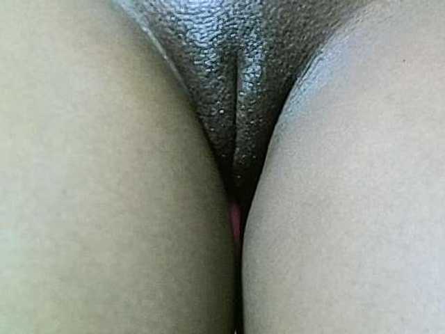 Avrilhunt live cam on BongaCams