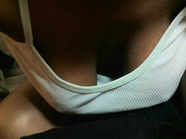 Avrilhunt live cam on BongaCams
