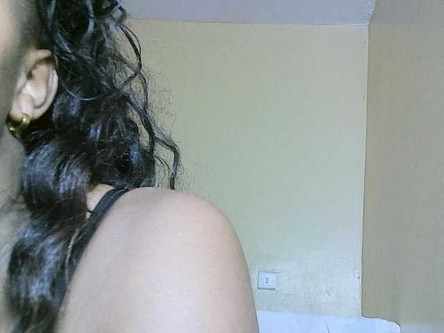 Avrilhunt, live now on BongaCams