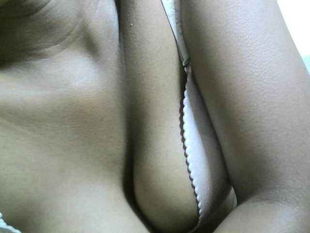 Avrilhunt live cam on BongaCams
