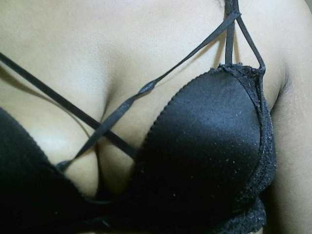 Avrilhunt live cam on BongaCams