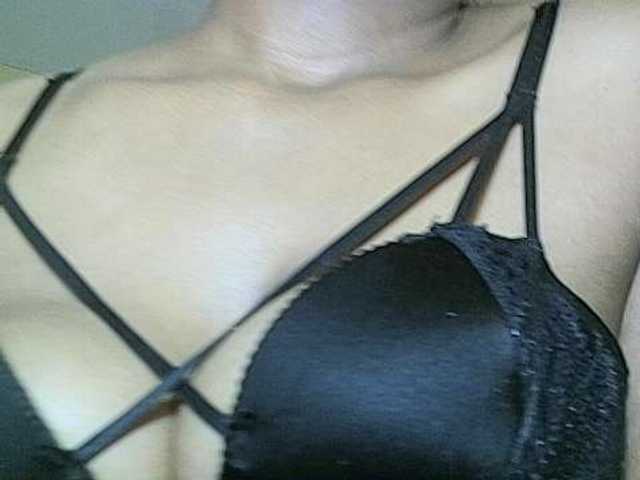 Avrilhunt live cam on BongaCams