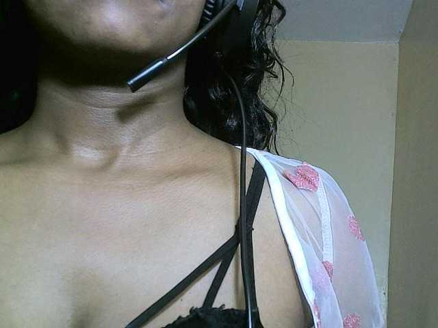 Avrilhunt live cam on BongaCams