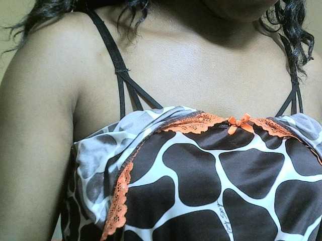 Avrilhunt live cam on BongaCams