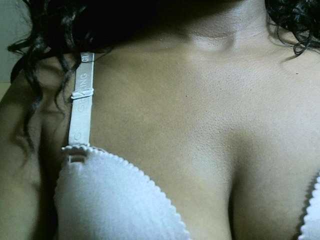 Avrilhunt live cam on BongaCams